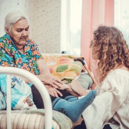 Почему не стоит бояться отдавать родителей в дом престарелых?